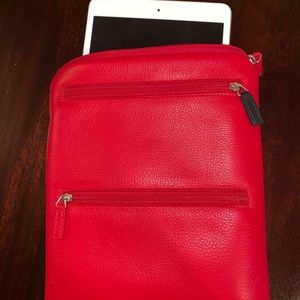 Levenger Pocquettes leather tablet case
